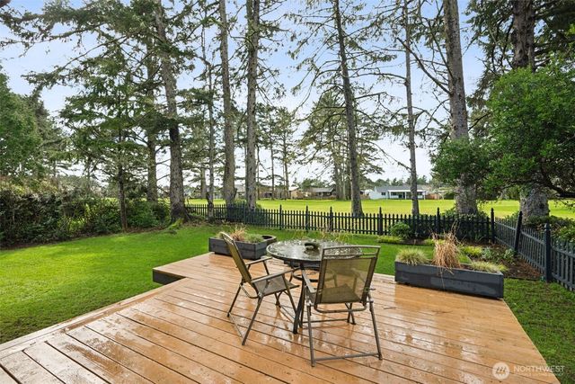 147 Octopus Avenue NE, Ocean Shores, WA 98569