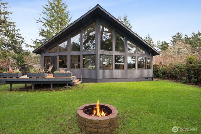 147 Octopus Avenue NE, Ocean Shores, WA 98569