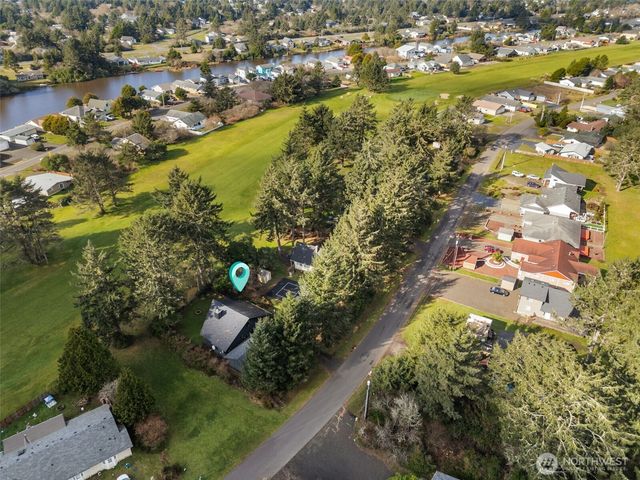 147 Octopus Avenue NE, Ocean Shores, WA 98569