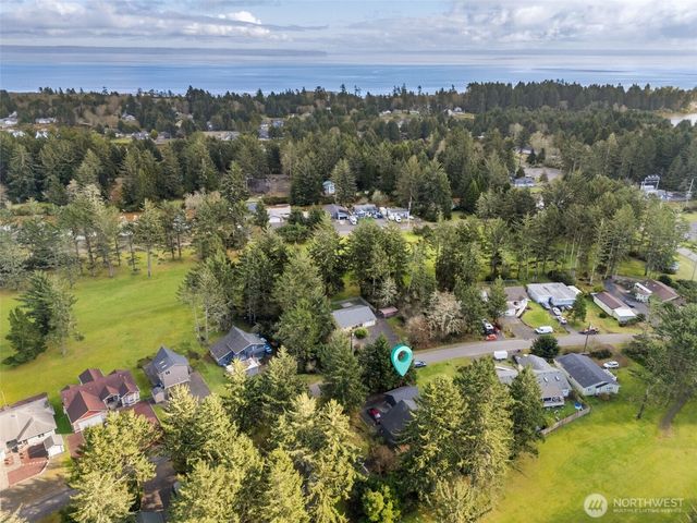 147 Octopus Avenue NE, Ocean Shores, WA 98569
