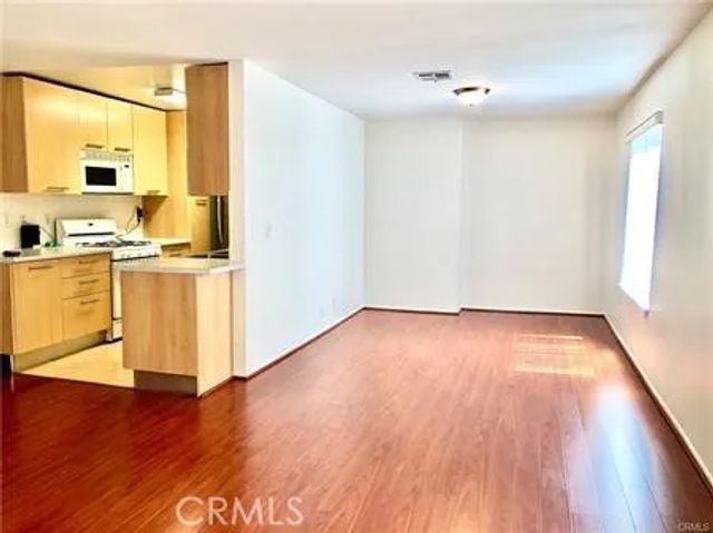 2121 Beloit 205, Los Angeles, CA 90025