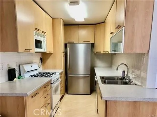2121 Beloit 205, Los Angeles, CA 90025