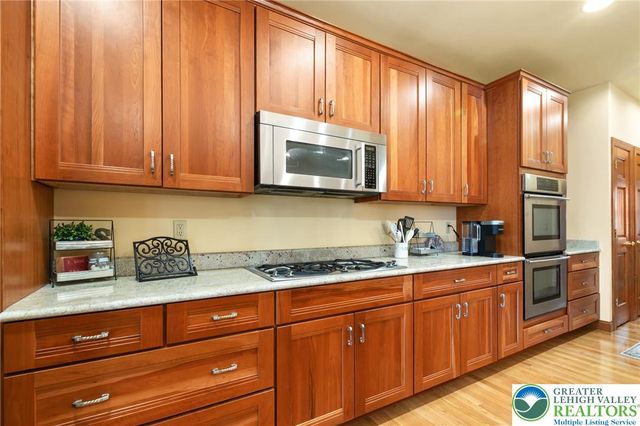 5590 Tuscany Court, Upper Saucon Twp, PA 18036