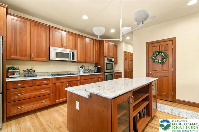 5590 Tuscany Court, Upper Saucon Twp, PA 18036