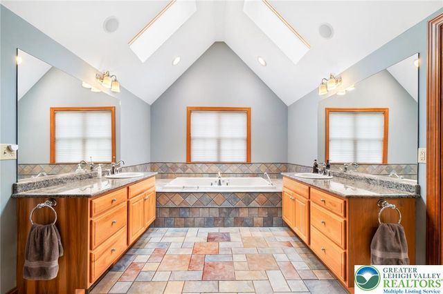 5590 Tuscany Court, Upper Saucon Twp, PA 18036