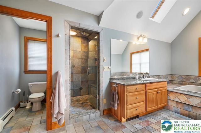 5590 Tuscany Court, Upper Saucon Twp, PA 18036