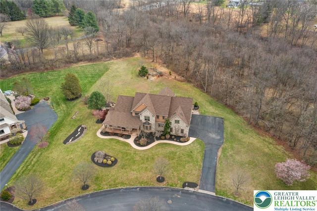5590 Tuscany Court, Upper Saucon Twp, PA 18036