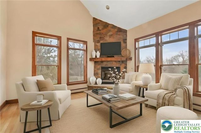 5590 Tuscany Court, Upper Saucon Twp, PA 18036