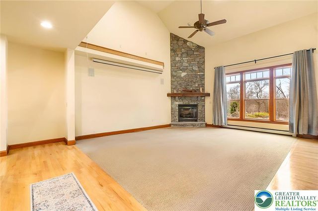 5590 Tuscany Court, Upper Saucon Twp, PA 18036