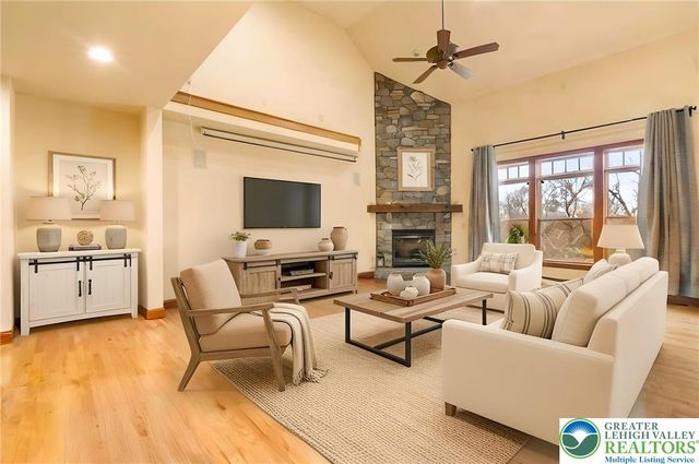 5590 Tuscany Court, Upper Saucon Twp, PA 18036