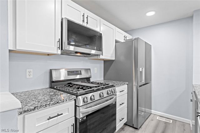 9648 E Idlewood Drive, Twinsburg, OH 44087