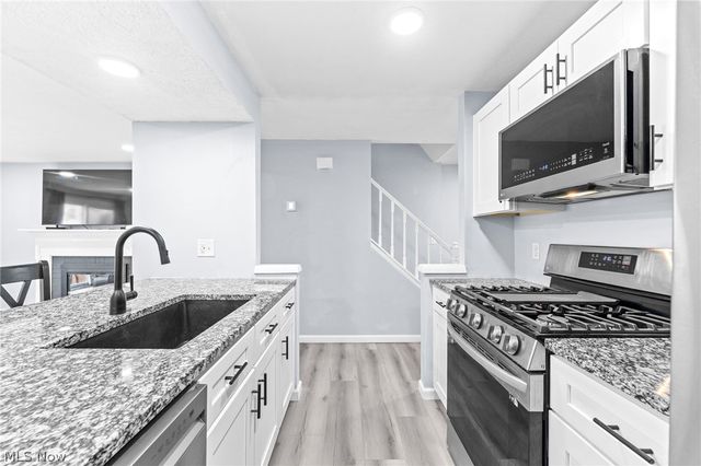 9648 E Idlewood Drive, Twinsburg, OH 44087