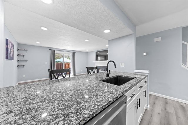 9648 E Idlewood Drive, Twinsburg, OH 44087