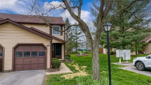 9648 E Idlewood Drive, Twinsburg, OH 44087