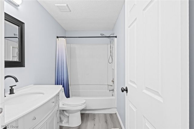 9648 E Idlewood Drive, Twinsburg, OH 44087