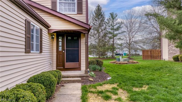 9648 E Idlewood Drive, Twinsburg, OH 44087