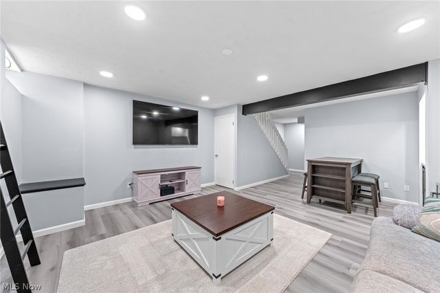 9648 E Idlewood Drive, Twinsburg, OH 44087