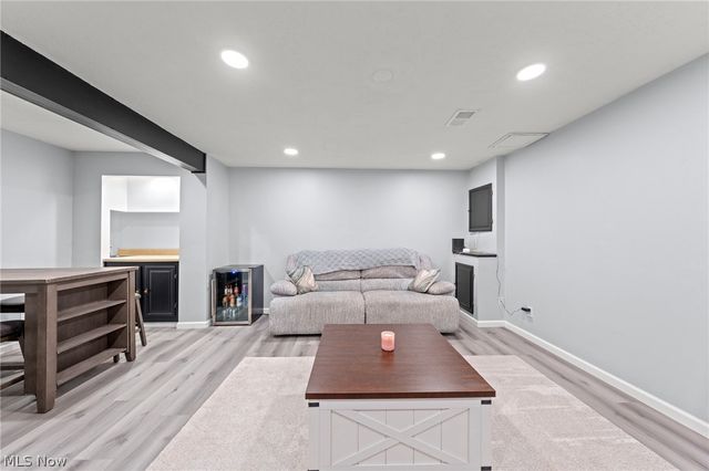 9648 E Idlewood Drive, Twinsburg, OH 44087