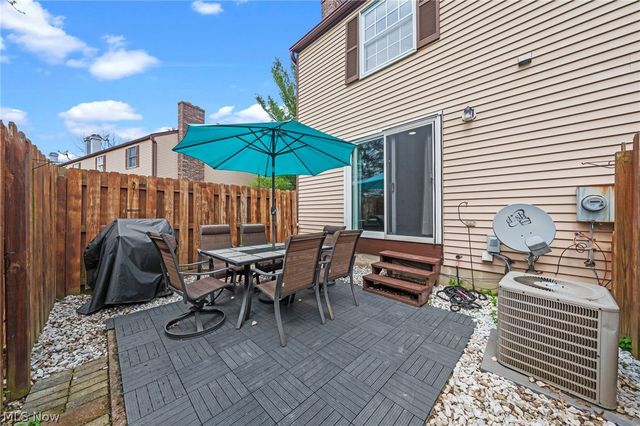 9648 E Idlewood Drive, Twinsburg, OH 44087