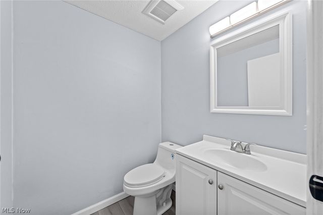 9648 E Idlewood Drive, Twinsburg, OH 44087