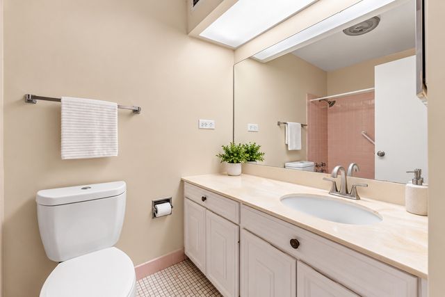 6833 N Kedzie Avenue A1511, Chicago, IL 60645