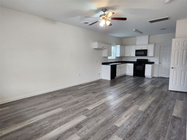 6202 Lacey Oak Drive, Hitchcock, TX 77563