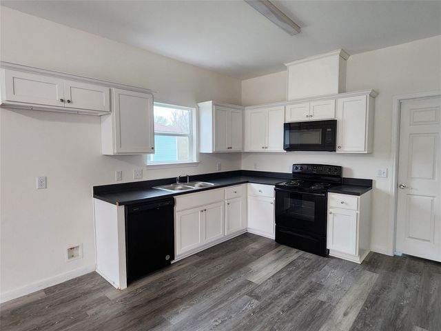 6202 Lacey Oak Drive, Hitchcock, TX 77563