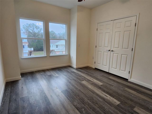 6202 Lacey Oak Drive, Hitchcock, TX 77563