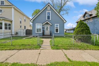 523 6th Avenue SW, Cedar Rapids, IA 52404