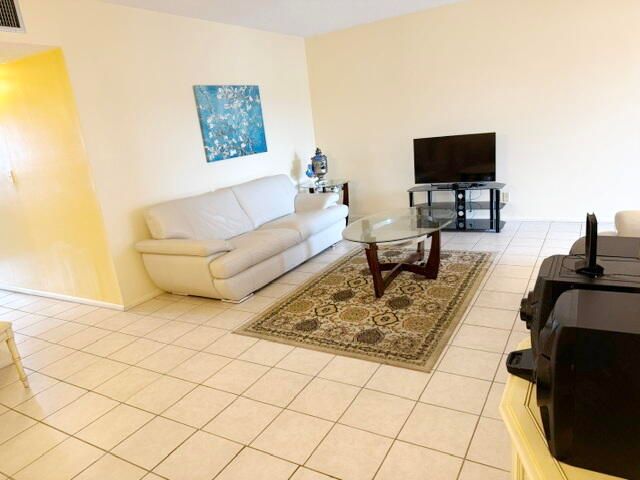 5300 WASHINGTON Street W515, Hollywood, FL 33021
