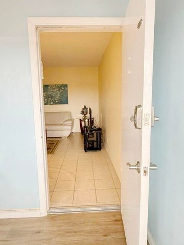 5300 WASHINGTON Street W515, Hollywood, FL 33021