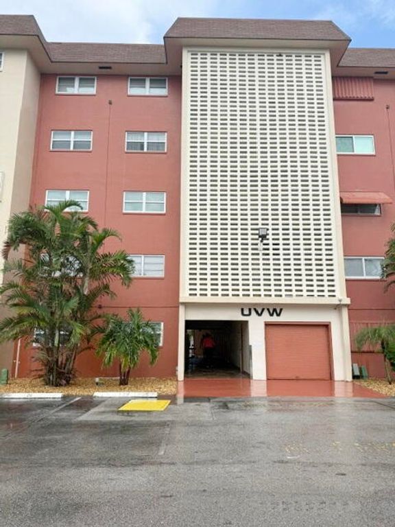 5300 WASHINGTON Street W515, Hollywood, FL 33021