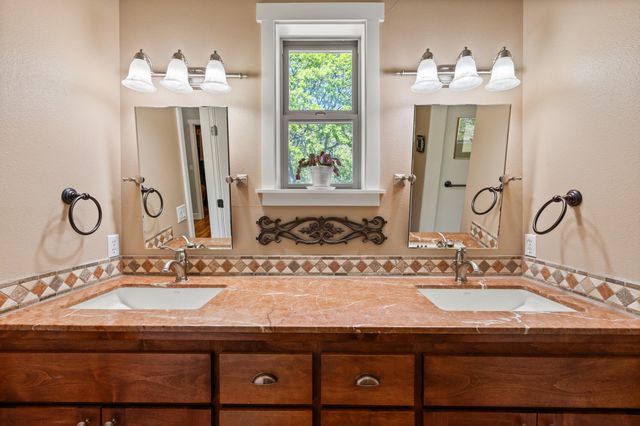 2809 Dead Indian Memorial Road, Ashland, OR 97520