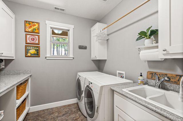 2809 Dead Indian Memorial Road, Ashland, OR 97520