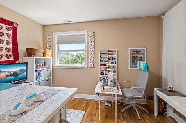 2809 Dead Indian Memorial Road, Ashland, OR 97520