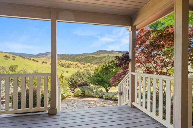 2809 Dead Indian Memorial Road, Ashland, OR 97520