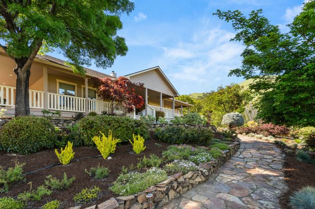 2809 Dead Indian Memorial Road, Ashland, OR 97520