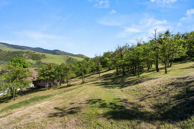 2809 Dead Indian Memorial Road, Ashland, OR 97520