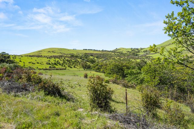 2809 Dead Indian Memorial Road, Ashland, OR 97520