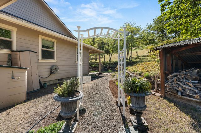 2809 Dead Indian Memorial Road, Ashland, OR 97520