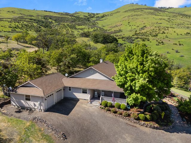 2809 Dead Indian Memorial Road, Ashland, OR 97520