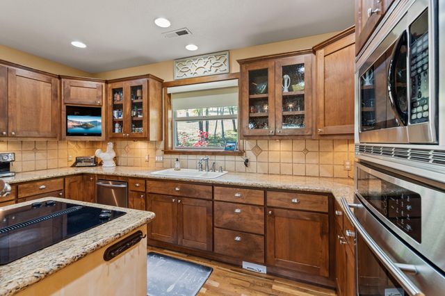 2809 Dead Indian Memorial Road, Ashland, OR 97520