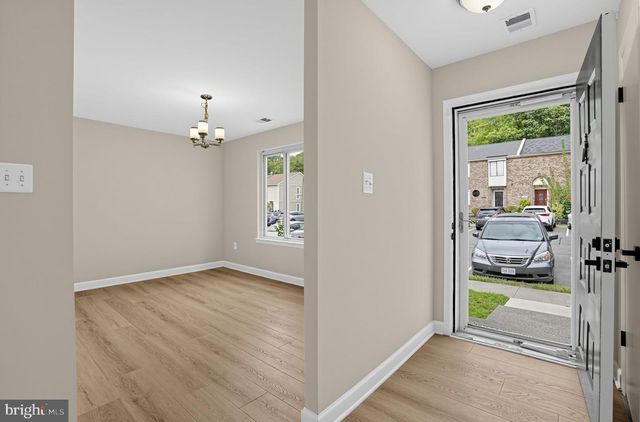 8713 RIDGE HOLLOW CT, Springfield, VA 22152