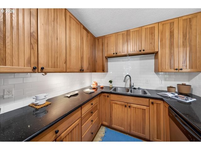 10239 N CENTRAL St, Portland, OR 97203