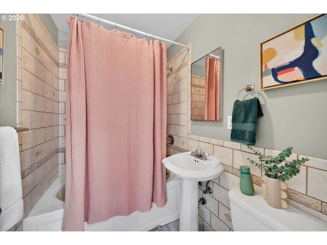 10239 N CENTRAL St, Portland, OR 97203