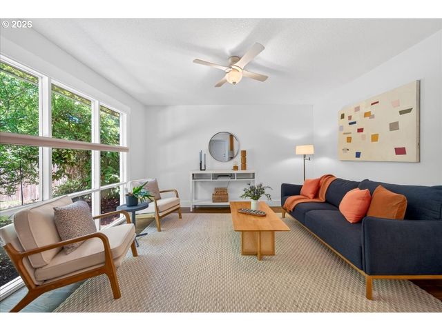10239 N CENTRAL St, Portland, OR 97203
