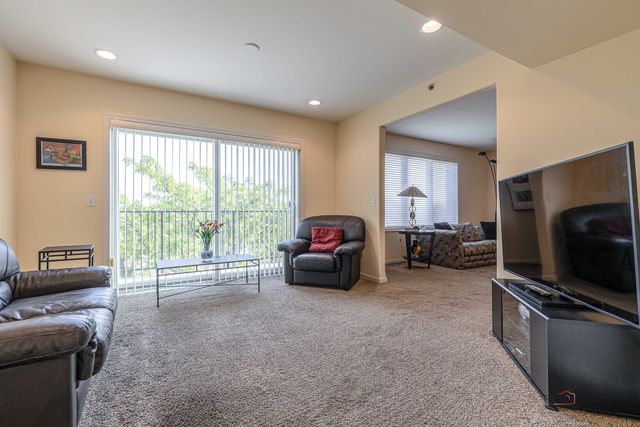 351 Town Place Circle 503, Buffalo Grove, IL 60089