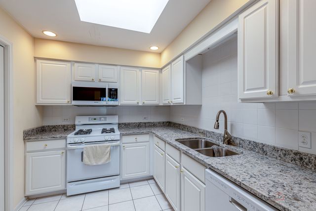 351 Town Place Circle 503, Buffalo Grove, IL 60089