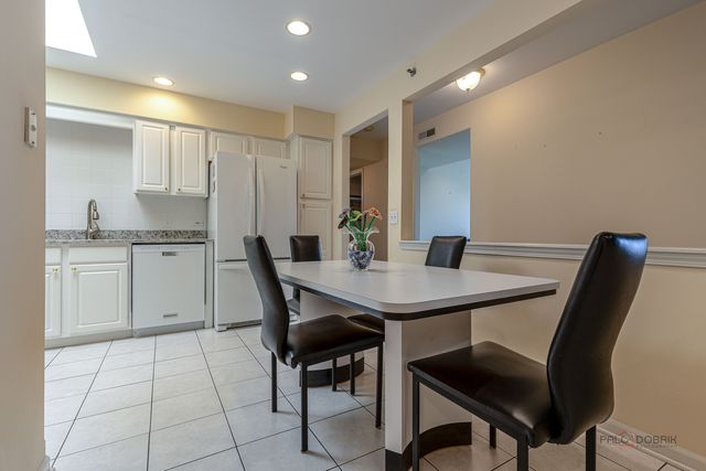 351 Town Place Circle 503, Buffalo Grove, IL 60089