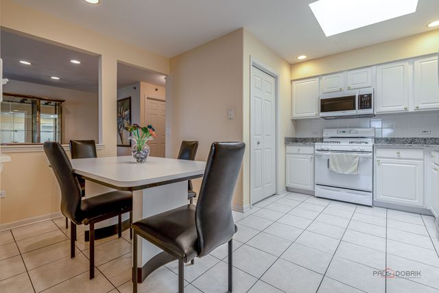 351 Town Place Circle 503, Buffalo Grove, IL 60089